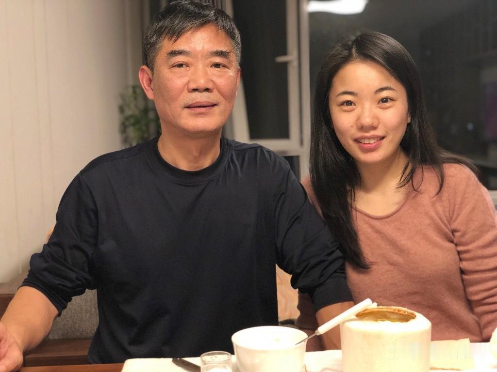 他是蒋方舟的父亲。蒋方舟与爸爸长得很像！眼睛，嘴和长方的脸型都像，只是眉毛不像，