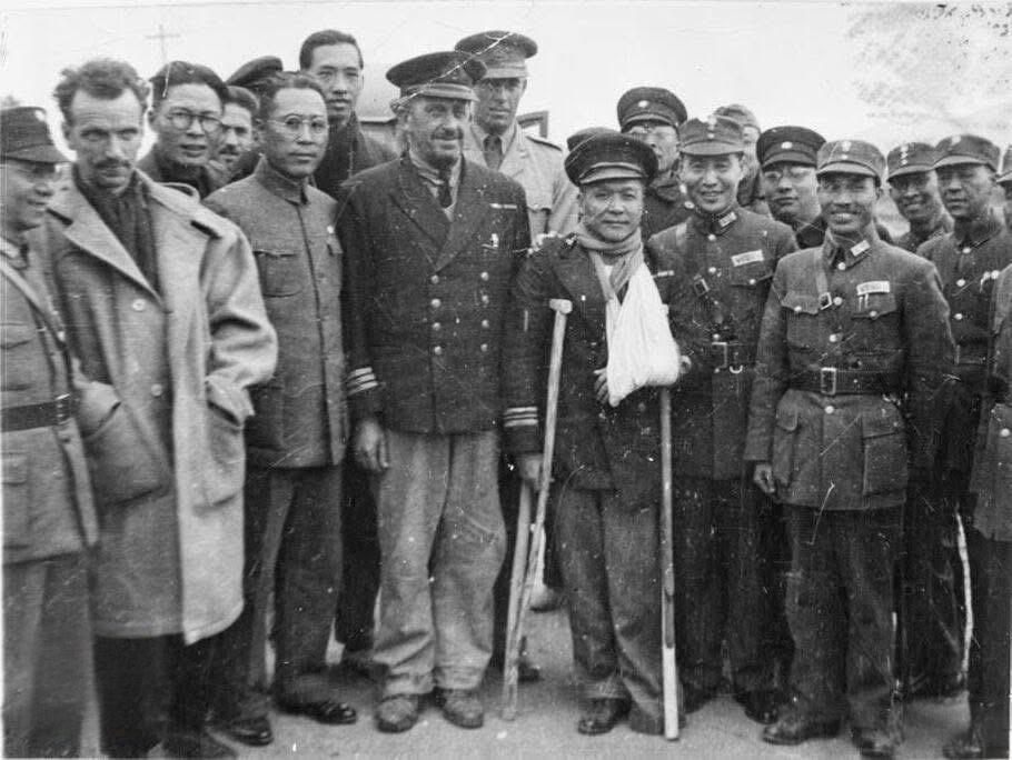 香港真实光复历史影像！

1945年8月15日，倭寇无条件投降后半个月，香港行政