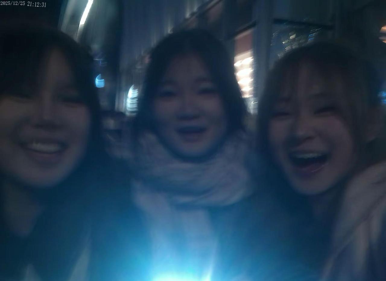 就这个群像爽，鬼图不打码 美食 圣诞快乐 群像 三个人笑得不知天地为何物。哈哈哈