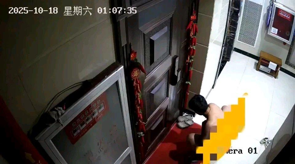 温州最近这事儿太离谱了。听说有个变态竟靠YY女业主来寻刺激，这操作简直突破正常人