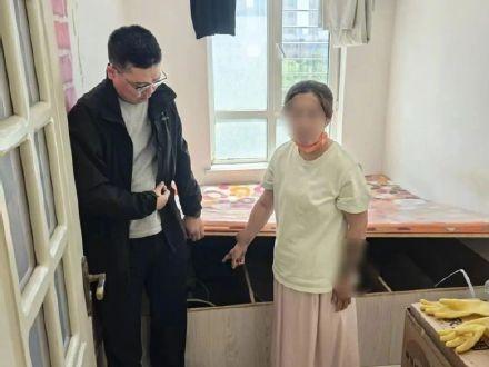 保洁母子盯上雇主首饰，偷来的黄金转眼变了样。二人涉嫌偷走约50克黄金首饰，又打成