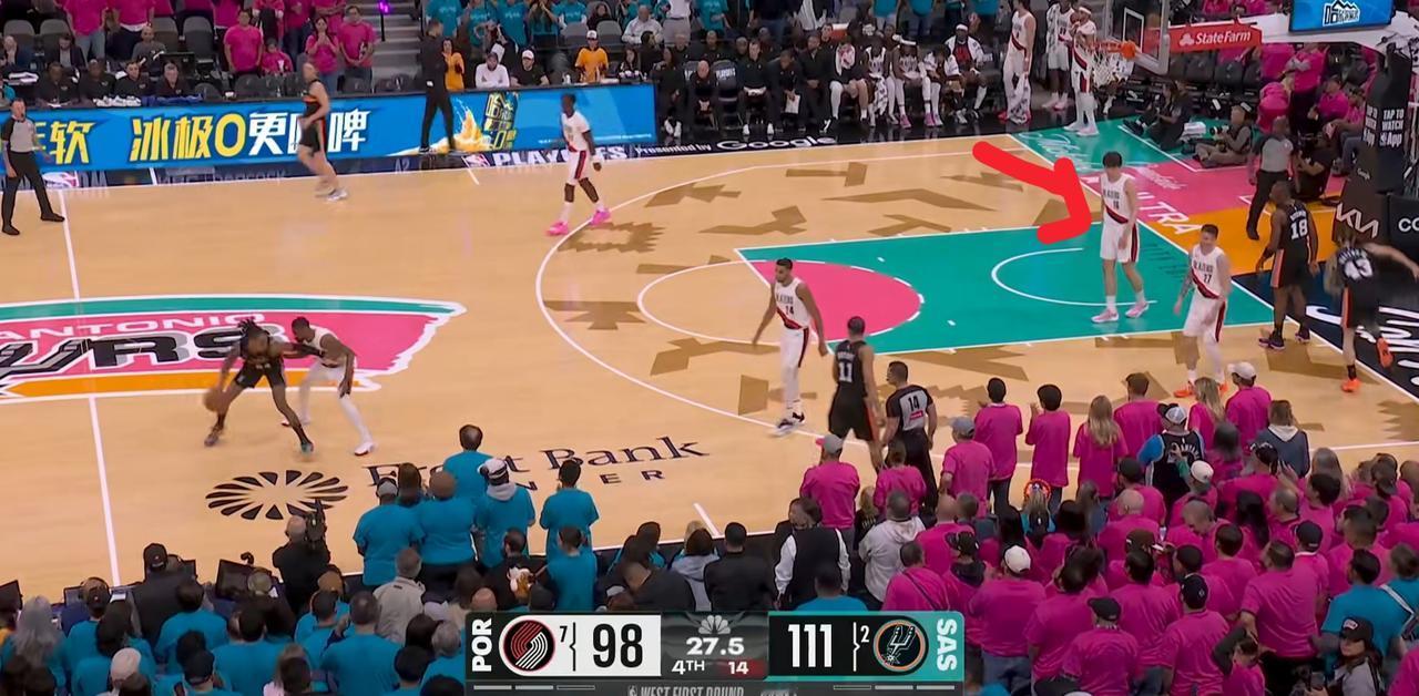 53秒！太羡慕杨瀚森了！

在开拓者输给马刺的比赛中：比赛剩53秒，比赛没有悬念