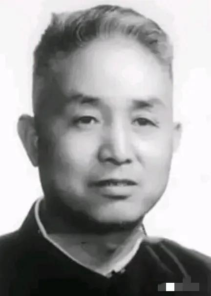1942年，赵培宪被俘，日军拿他练刺杀，突然他摸到了裤腰带，而且有点松，顿时，他