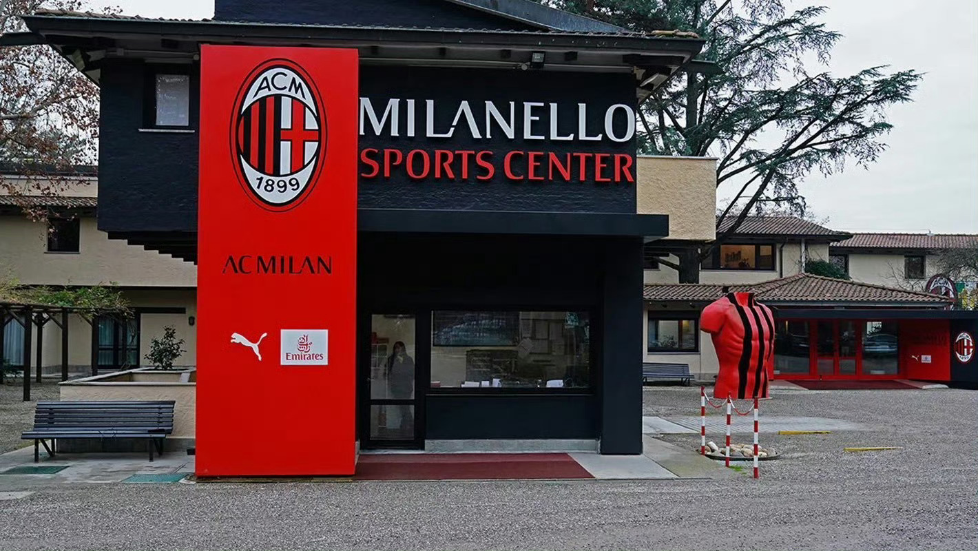 【MN】 🔴⚫️ 提前为今天的开营日做好准备，昨天就已经留宿米兰内洛的球员有：