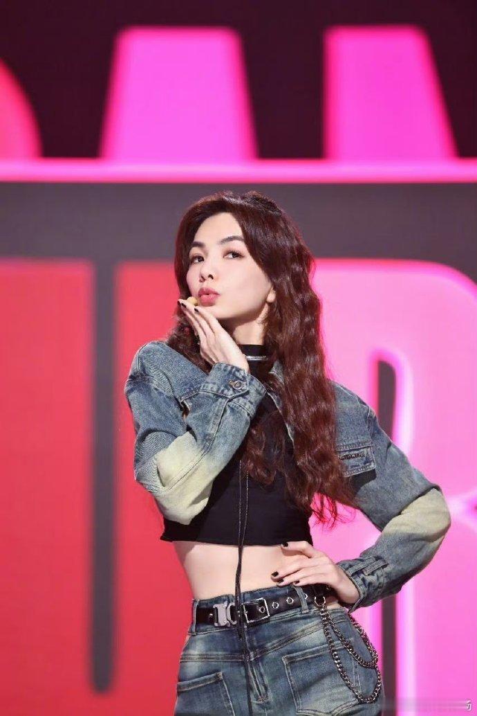 Ella出道24年首次solo领奖天！Ella 出道 24 年终于有了 solo