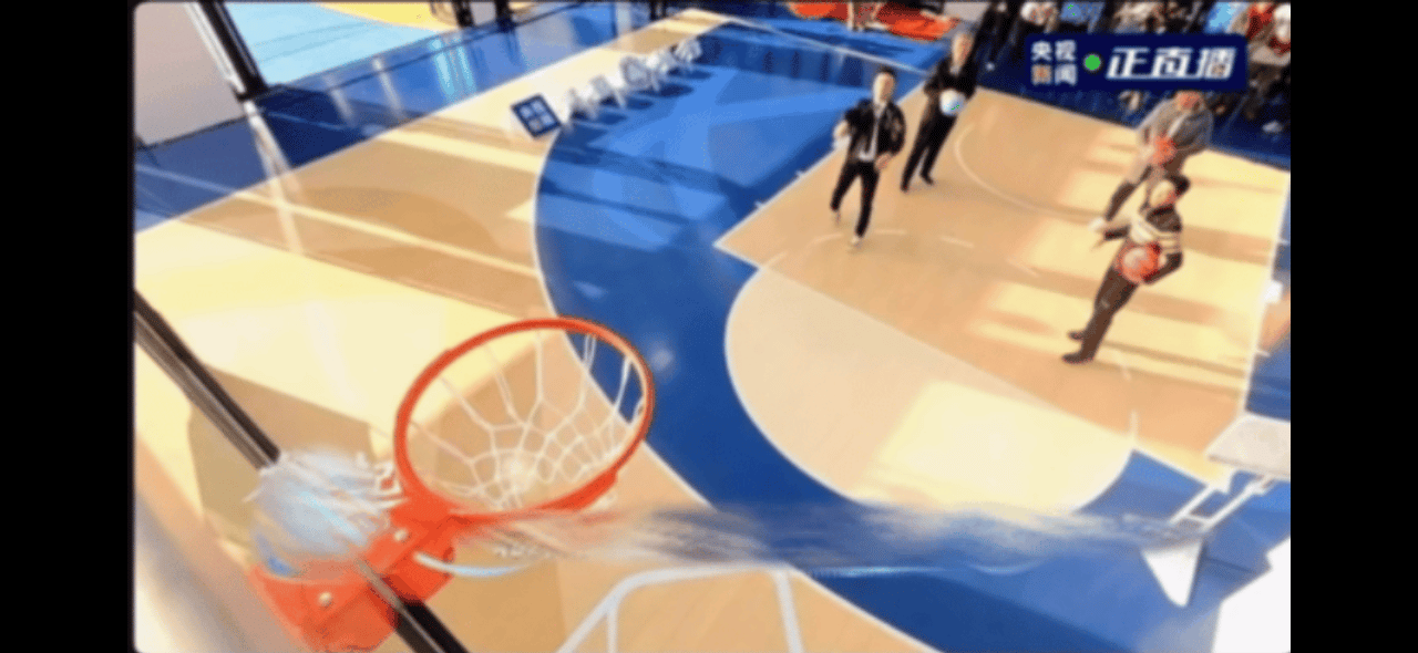 撒贝宁尼格买提篮球局救命！撒贝宁和尼格买提这俩活宝打篮球，笑点真的比进球还密集！