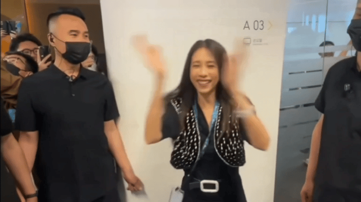 #莫文蔚粉丝大合唱##莫文蔚盛夏的果实刻进DNA# 莫文蔚的《盛夏的果实》总能引