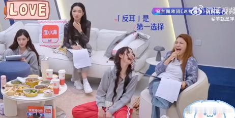 乌兰图雅把自己唱笑了 刚才和朋友连麦刷到这段，我俩隔着屏幕笑了三分钟，乌兰图雅笑