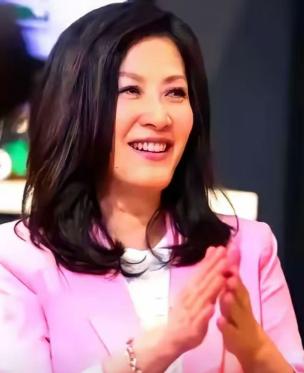 当年为了抱紧49岁梁锦松的大腿，陈慧珊和结婚6年的丈夫离婚，正当她即将嫁入豪门时