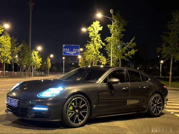 为何现在很多男女约会都喜欢待在车里不乐意去酒店了呢？其实我总结了两点：第一个是省