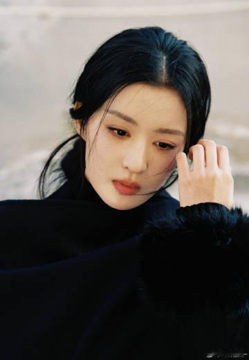 王楚然吃面面受轻伤  哈哈哈哈哈王楚然你这是在表演吃面大赛吗？ 