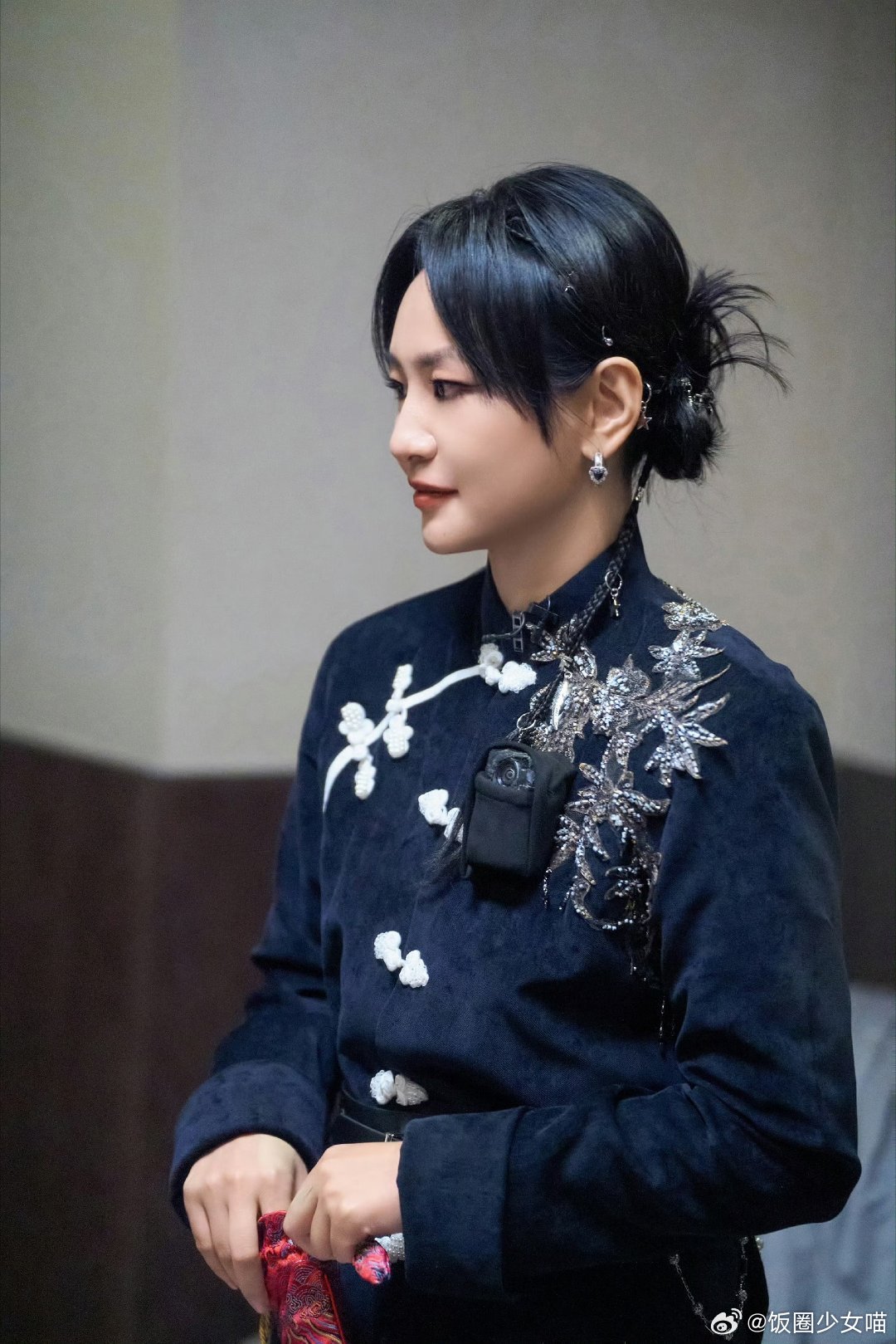 何老师开路周笔畅殿后密室大逃脱 前锋何炅：解谜快准狠，惊吓全接住；后卫笔畅：数人