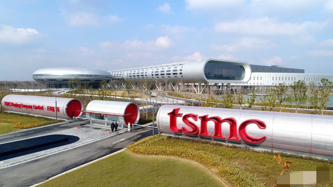 台积电淡季不淡~
台积电1月份营收4012亿新台币，
要知道这可是传统淡季啊，竟