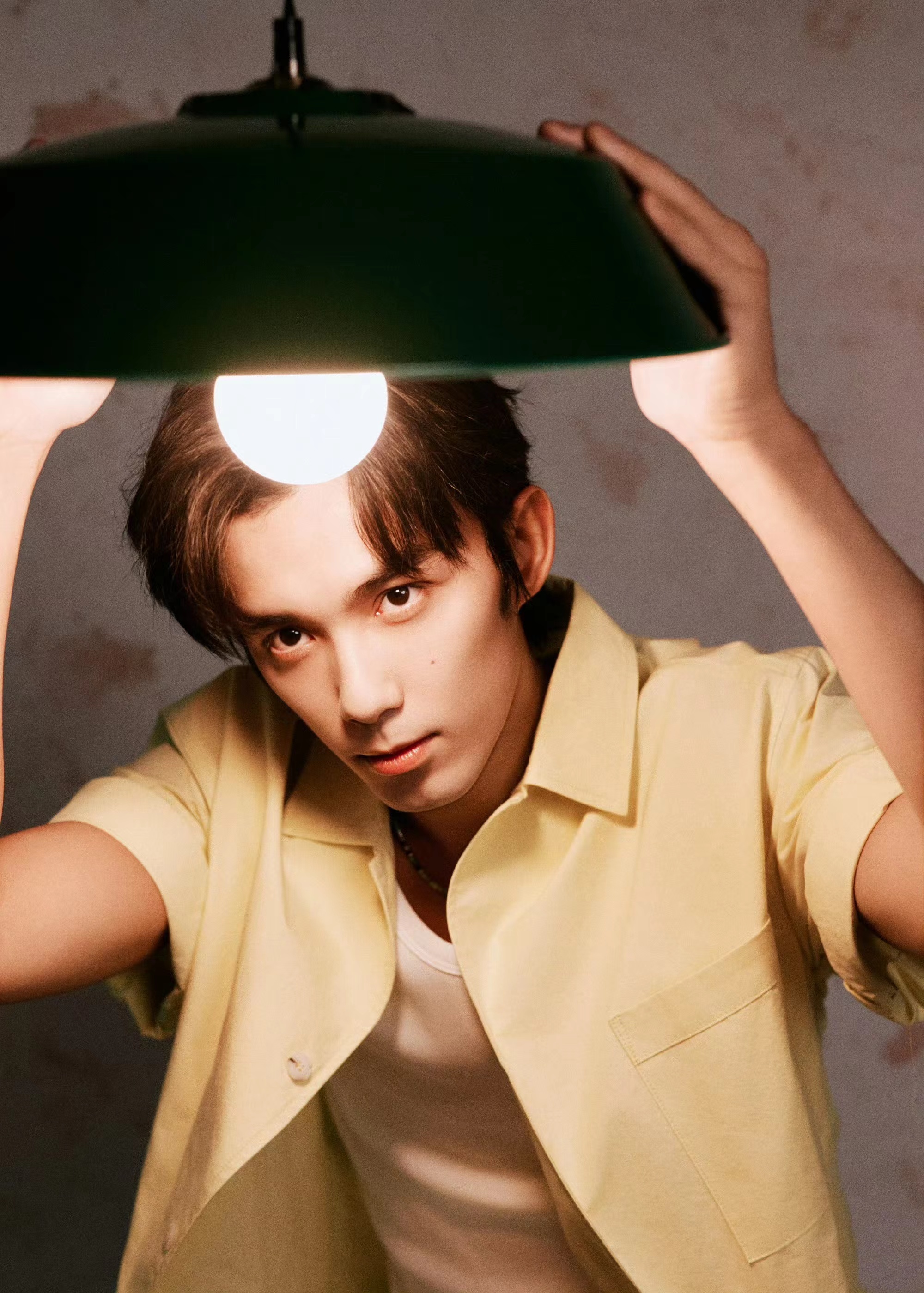 #吴磊工作室放饭##吴磊衬衫白t#吴磊衬衫白t，哇塞 ​​​