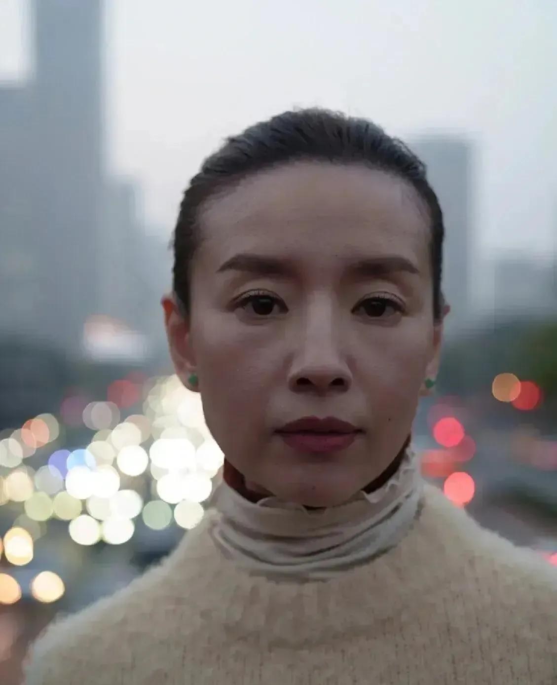 董洁纯素颜还是挺好看的，如果不知道她是明星话，应该没人觉得她好看！#娱乐# #明