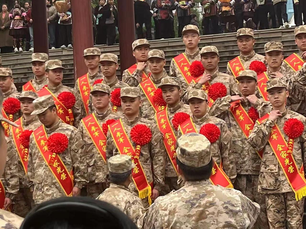 亲爱的弟弟，今天是你出征的日子，姐姐的心也随着你的步伐一起踏上了征程。愿你在军营