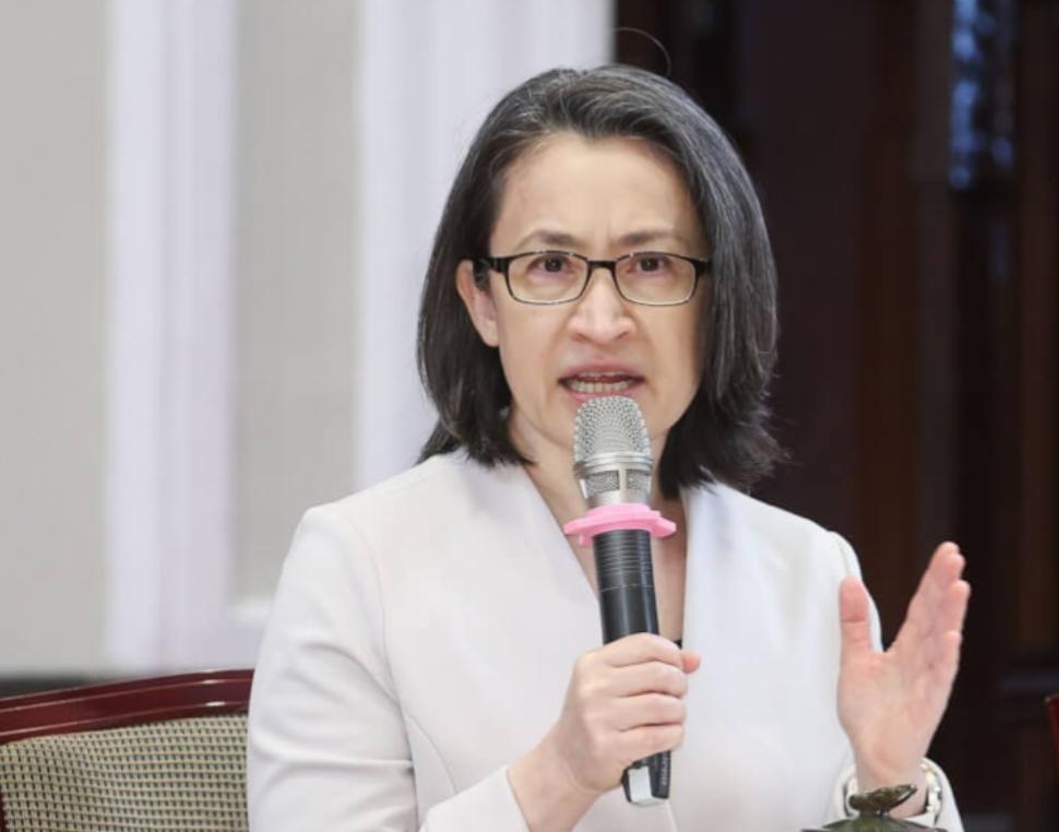 接受外媒访问 萧美琴叫嚣：猫被逼到墙角也会反击。

萧美琴在接受德国公共媒体访问