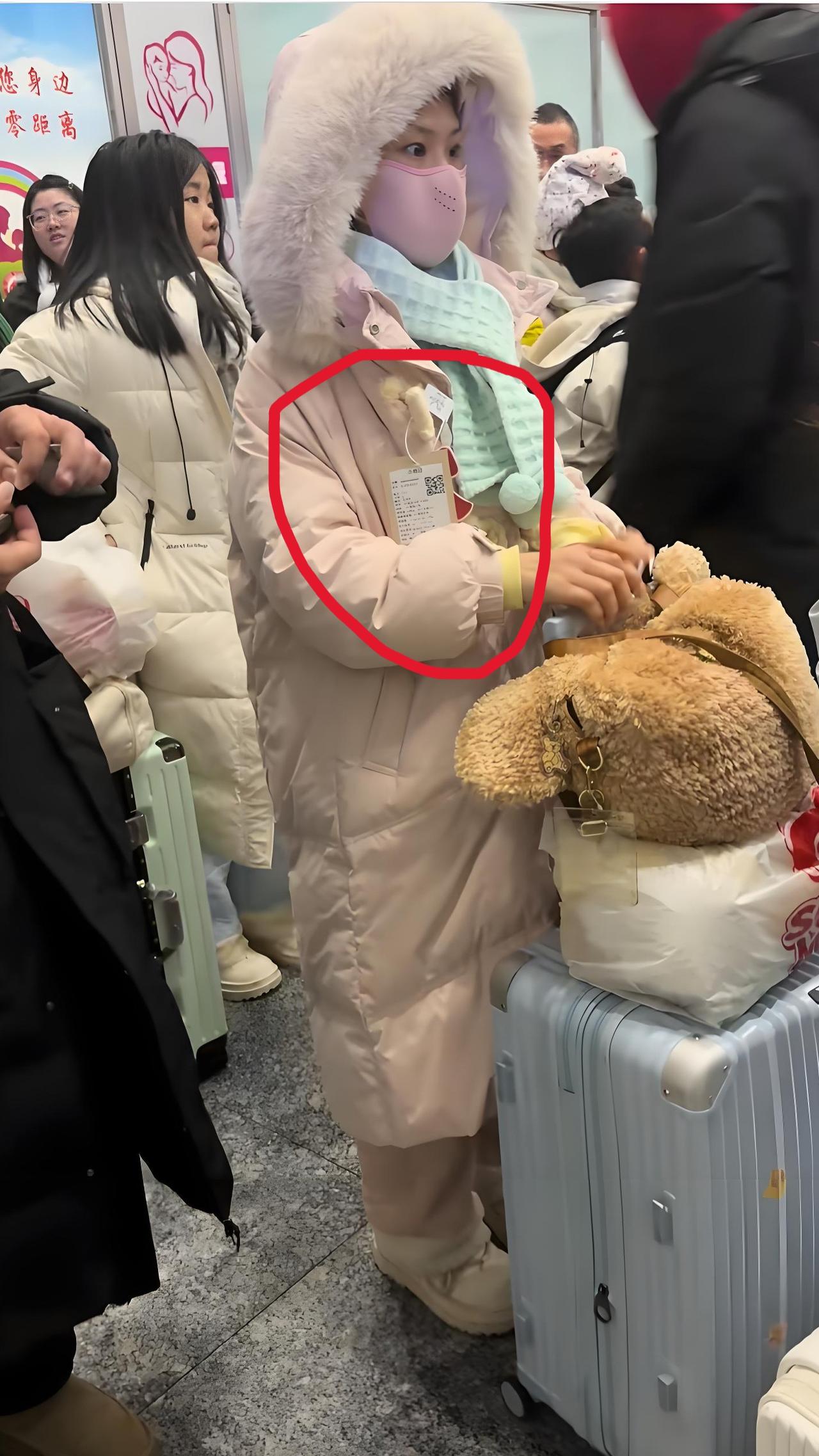 天下没有免费的午餐，但有不用花钱就有穿不完新衣服，在零下25度的漠河，一位让人直