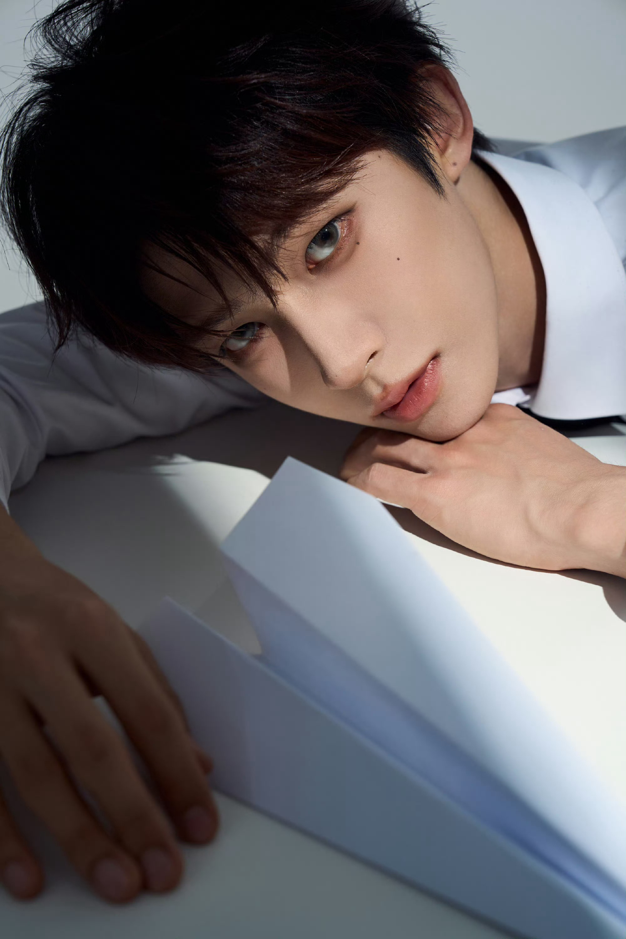 #刘宇机长造型focus# 今日份超亮眼的机长造型，黑银搭配，优雅高贵，这种低调