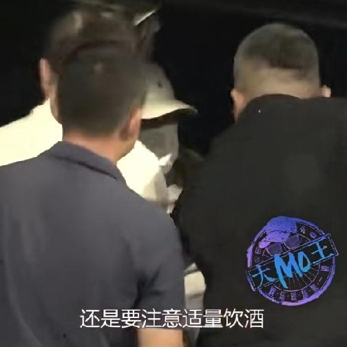 如果我是沈腾，
昨晚肯定睡得很香，
醒来后也不会纠结聚餐被狗仔拍到的画面，因为他