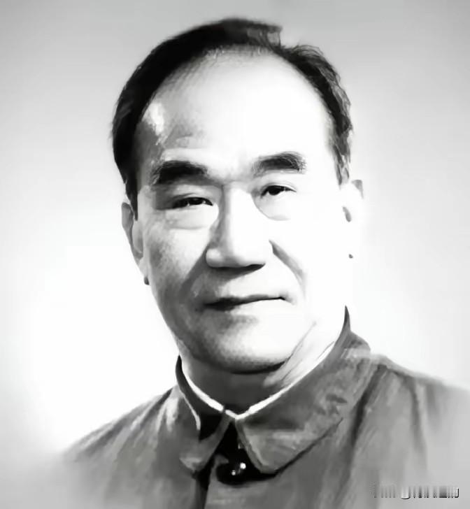 1966年运动刚开始，相声演员侯宝林便被揪出来，遭到批斗。
 
谁能想到，这位后