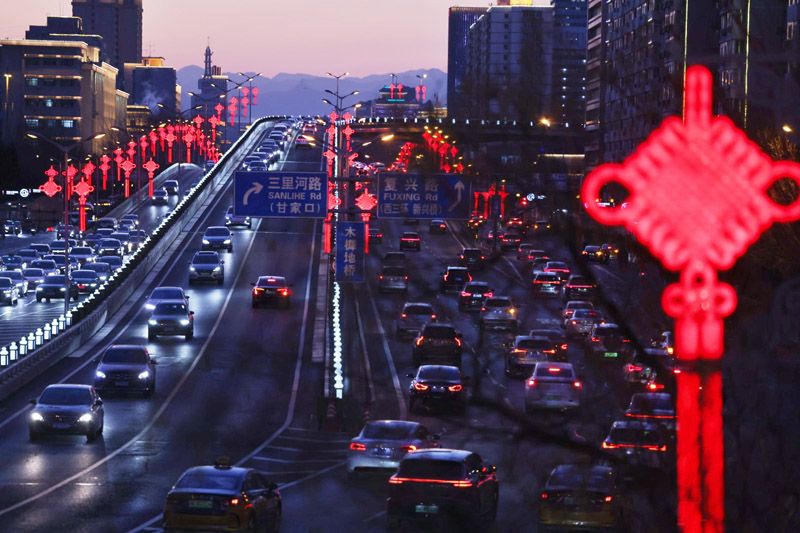 新春走基层 | 长安街沿线春节景观灯饰进入“春节模式”