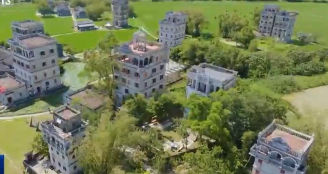 在广东开平塘口镇，百年碉楼与古村老屋历经岁月沉淀，如今迎来新生。闲置老宅被改造成