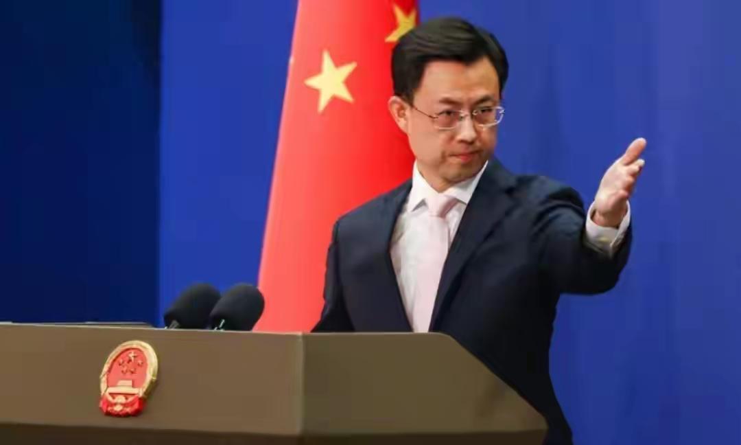 当我们还在为日常琐事争论不休时，国际舞台上的每一次动作都像是在敲响警钟。近日，外