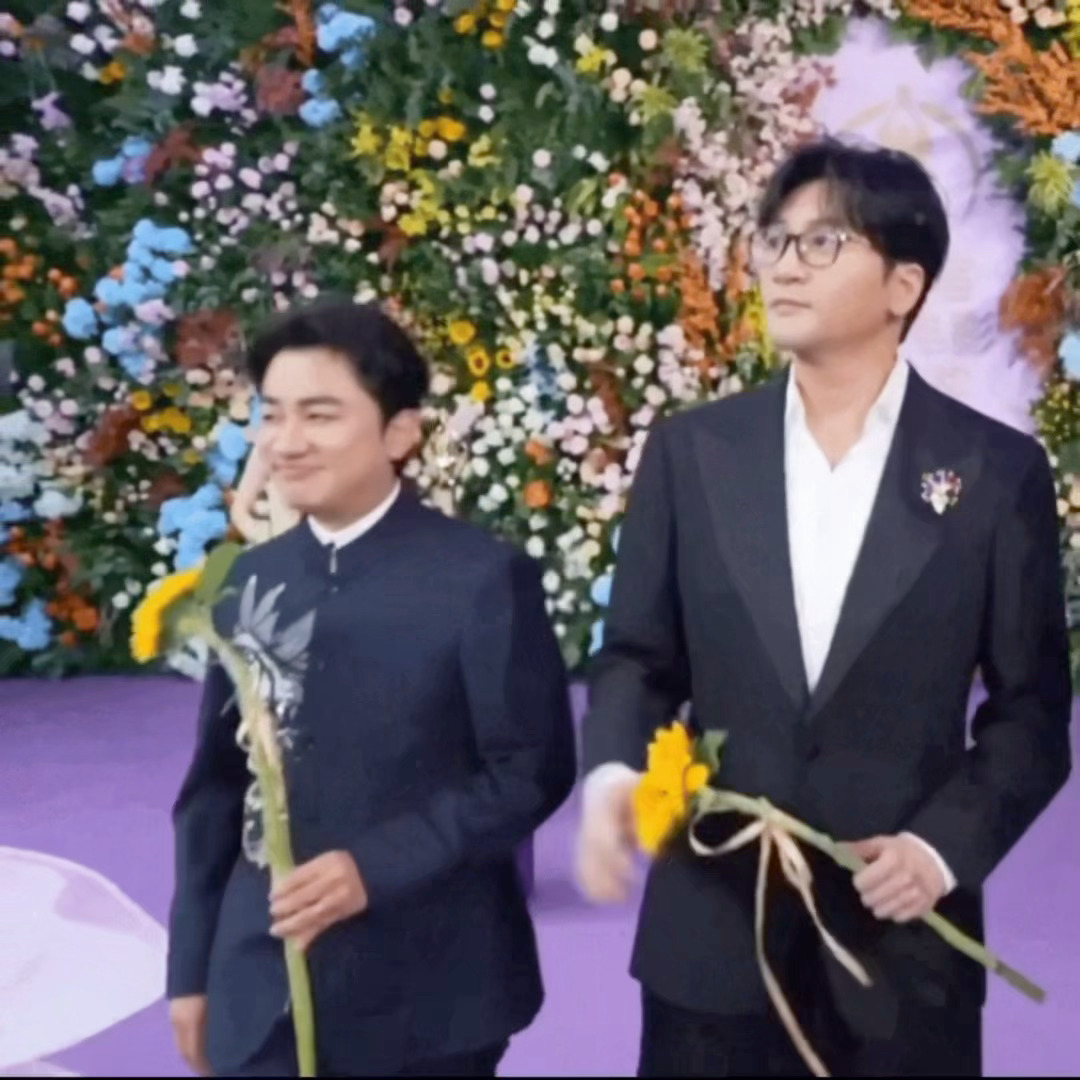 王祖蓝红毯常驻花童花童王祖蓝这回真拿花了名梗照进现实😂谁还记得王祖蓝常年被调侃