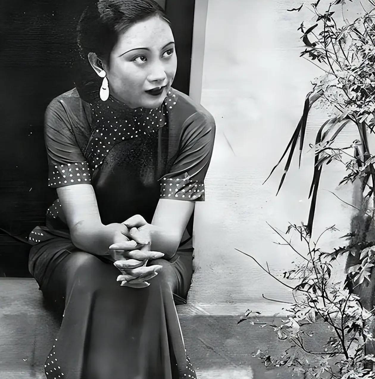 "戴局长，您找我？"

1938年，湖南临澧，一个20出头的姑娘被叫进了军统头子