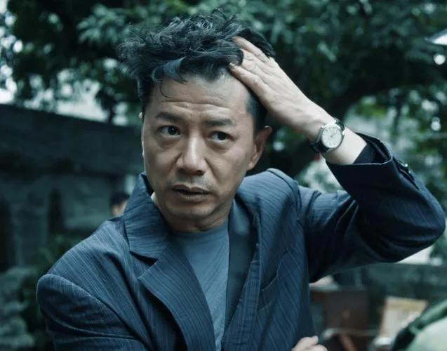 卢少骅改名换姓逃亡，法网恢恢终难匿
 
涉嫌经济犯罪的卢少骅为逃避追查，竟改名换