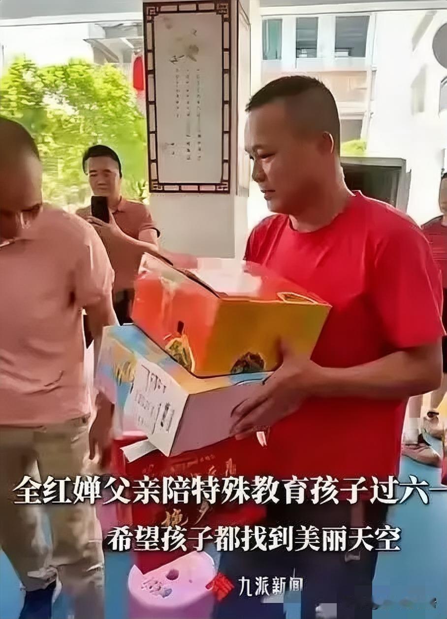 为全爸爸点赞了！
5月29日，全红婵爸爸，带着自家果园种的125箱水果，还有12