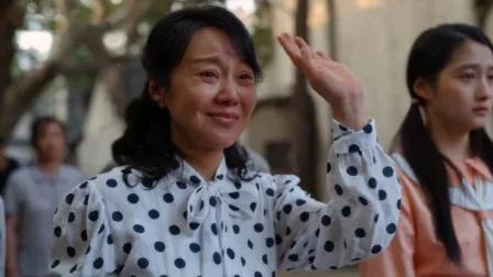 黄玲在和庄超英谈心时，说靠不上庄超英。她提到了宋莹，说宋莹离开了再也没人护着她了
