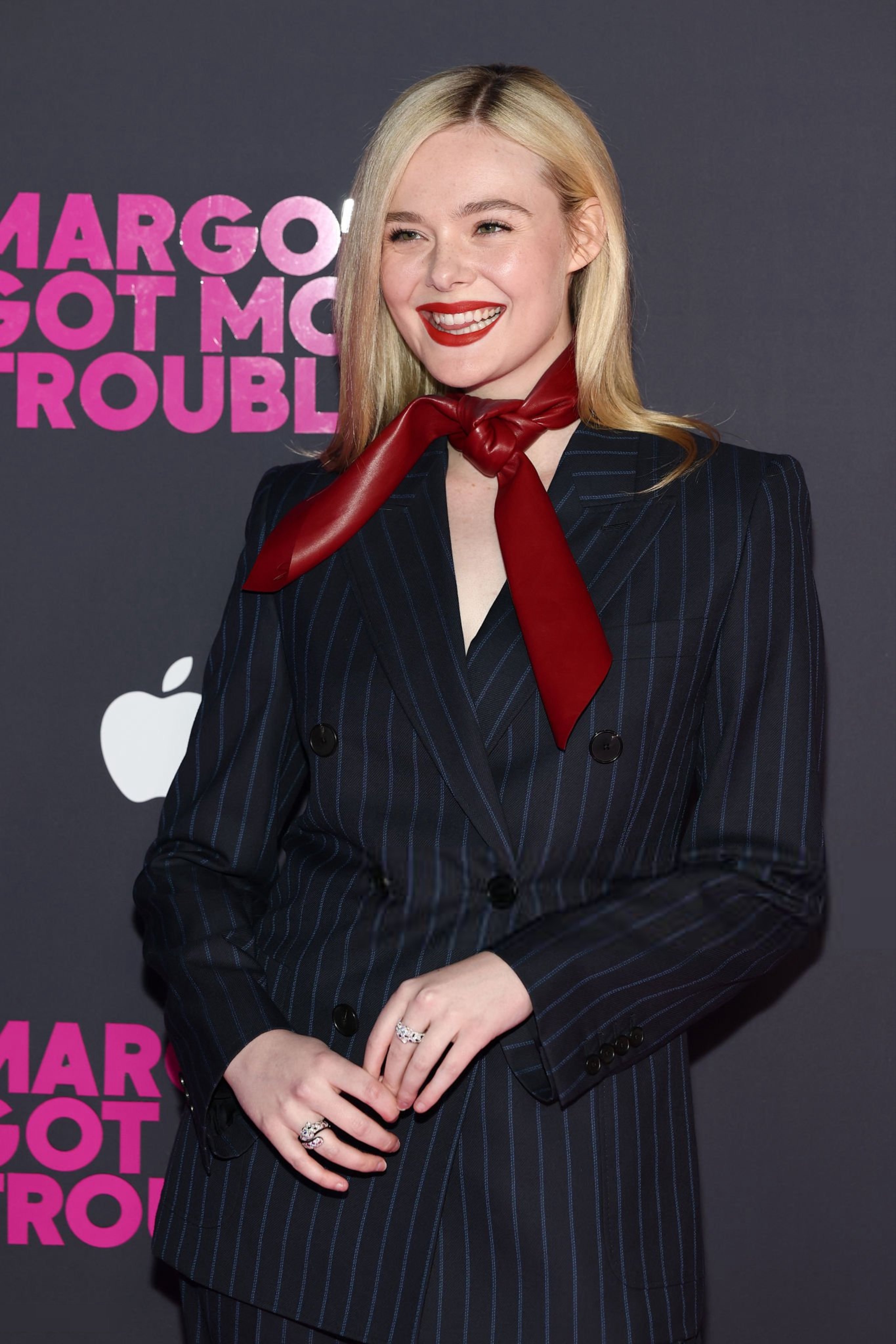 艾丽·范宁出席Apple TV新剧《玛戈没钱了》首映礼，今天恰巧也是她28岁的生