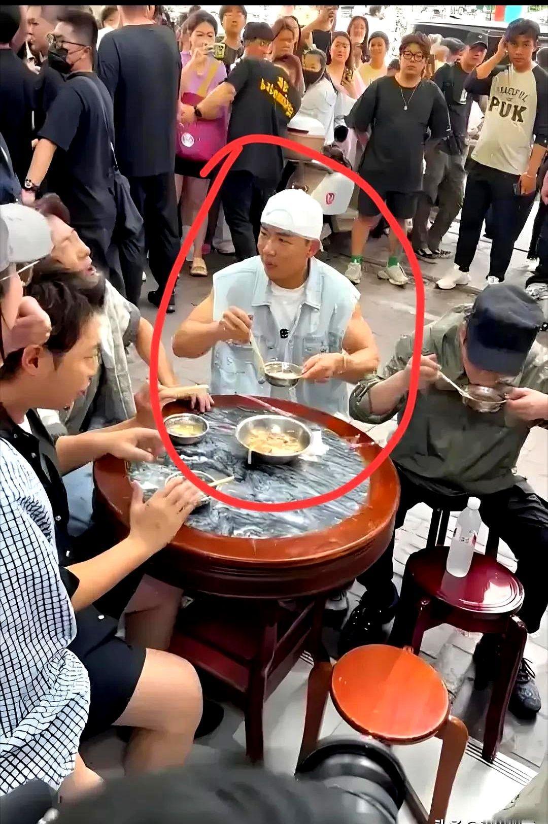 刘畊宏被骂上热搜的"清场事件"大反转！原来当天节目组提前三天就订好了餐厅档期，结