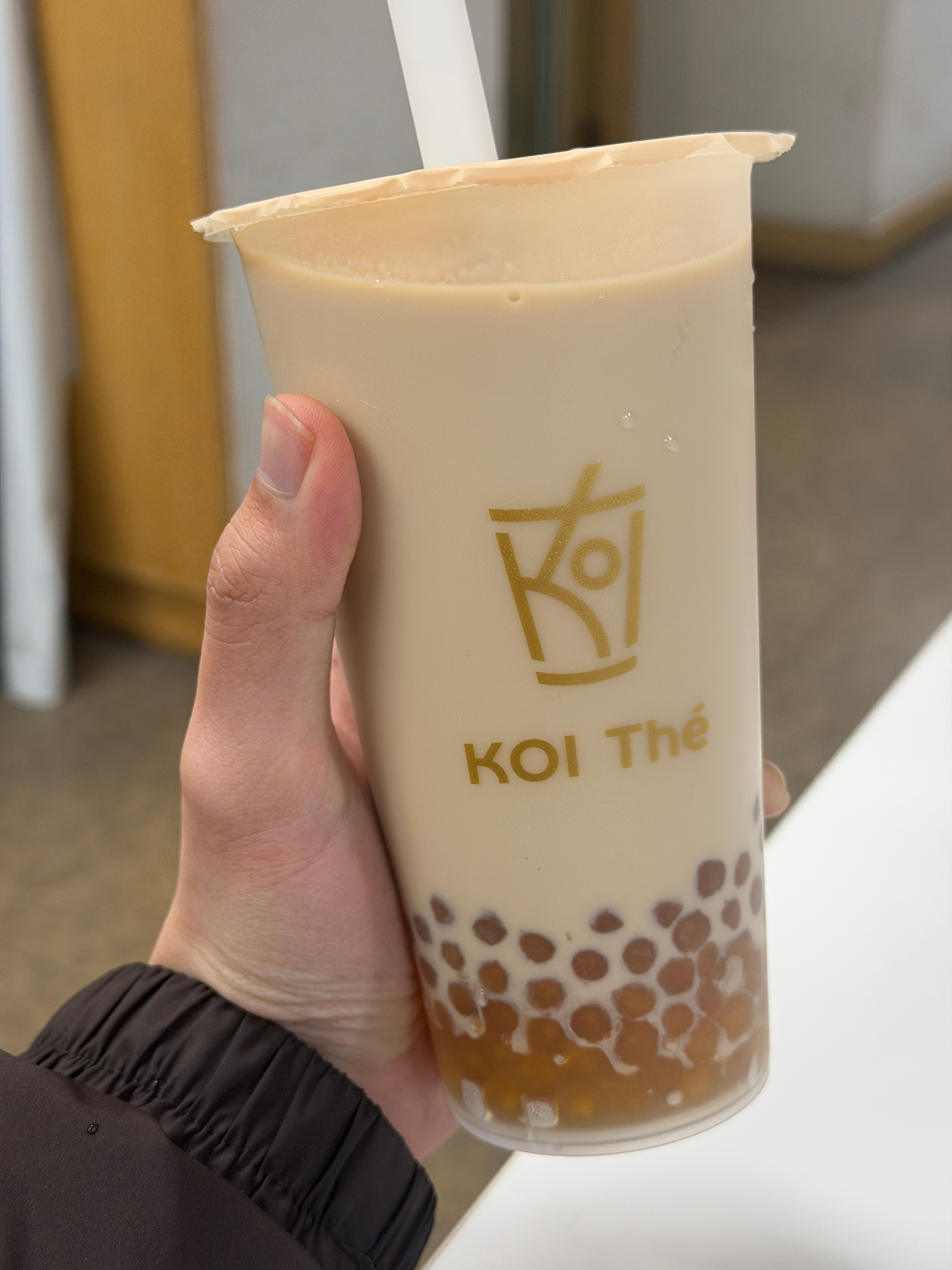 真怕部门里的人想：这大馋小子怎么三天两头喝奶茶 今天喝koi