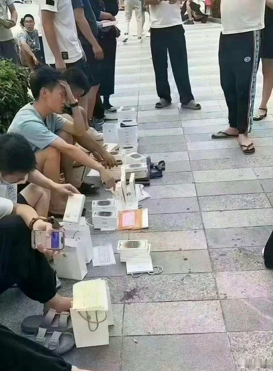 iPhone17Pro被黄牛拒收感觉今年也不是特别难抢啊，虽然我没抢..但感觉很