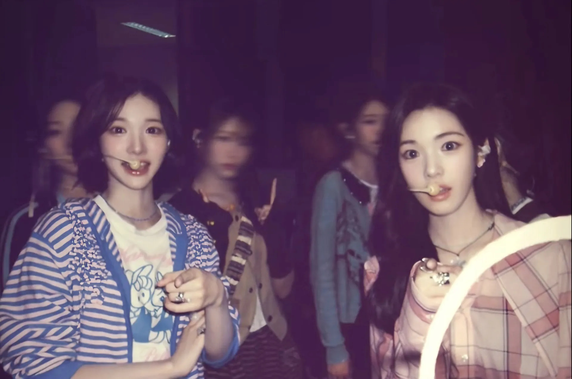 【崔志宇 柳河岚】我妈妈妈咪下舞台之后看到我来探班，特别震惊的同时指着我疑惑:＂