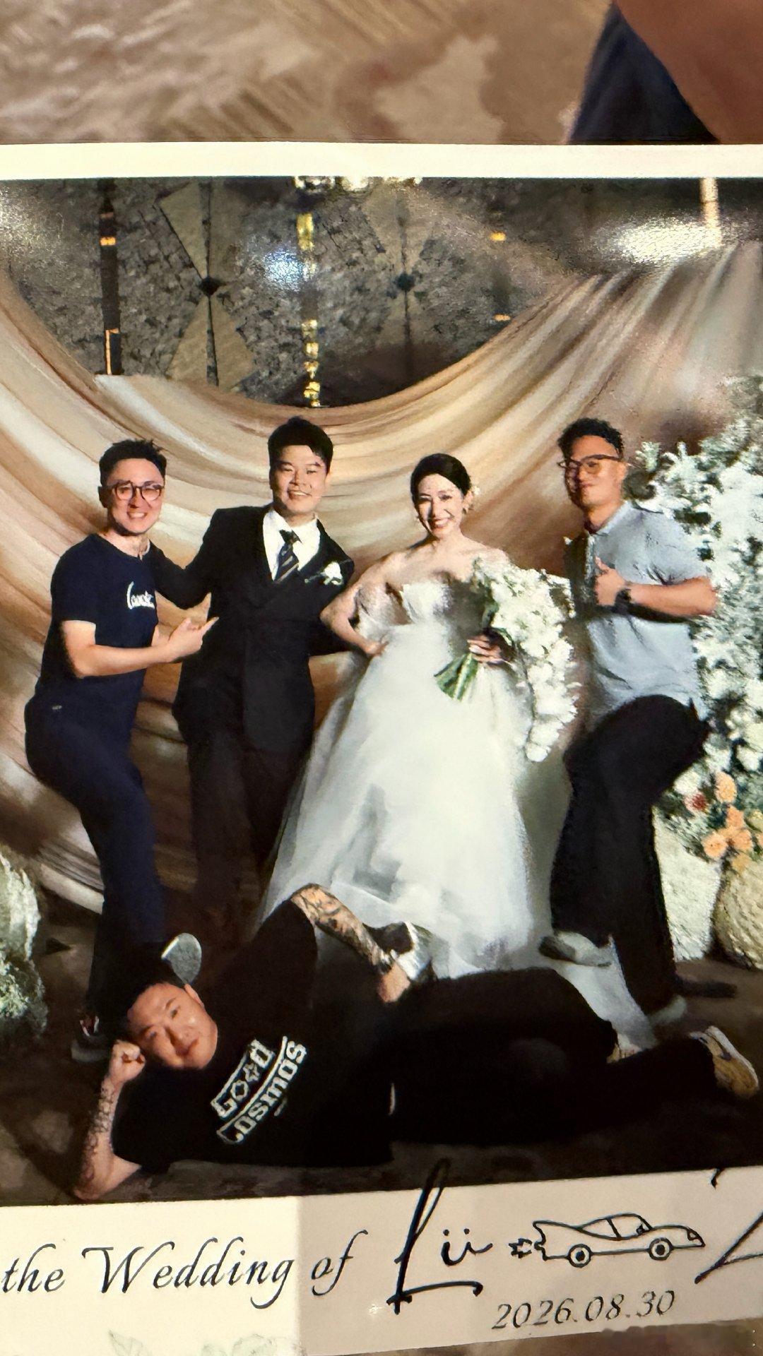 车评人小吕秋晨大婚我们的照片就是不一样一点​​​