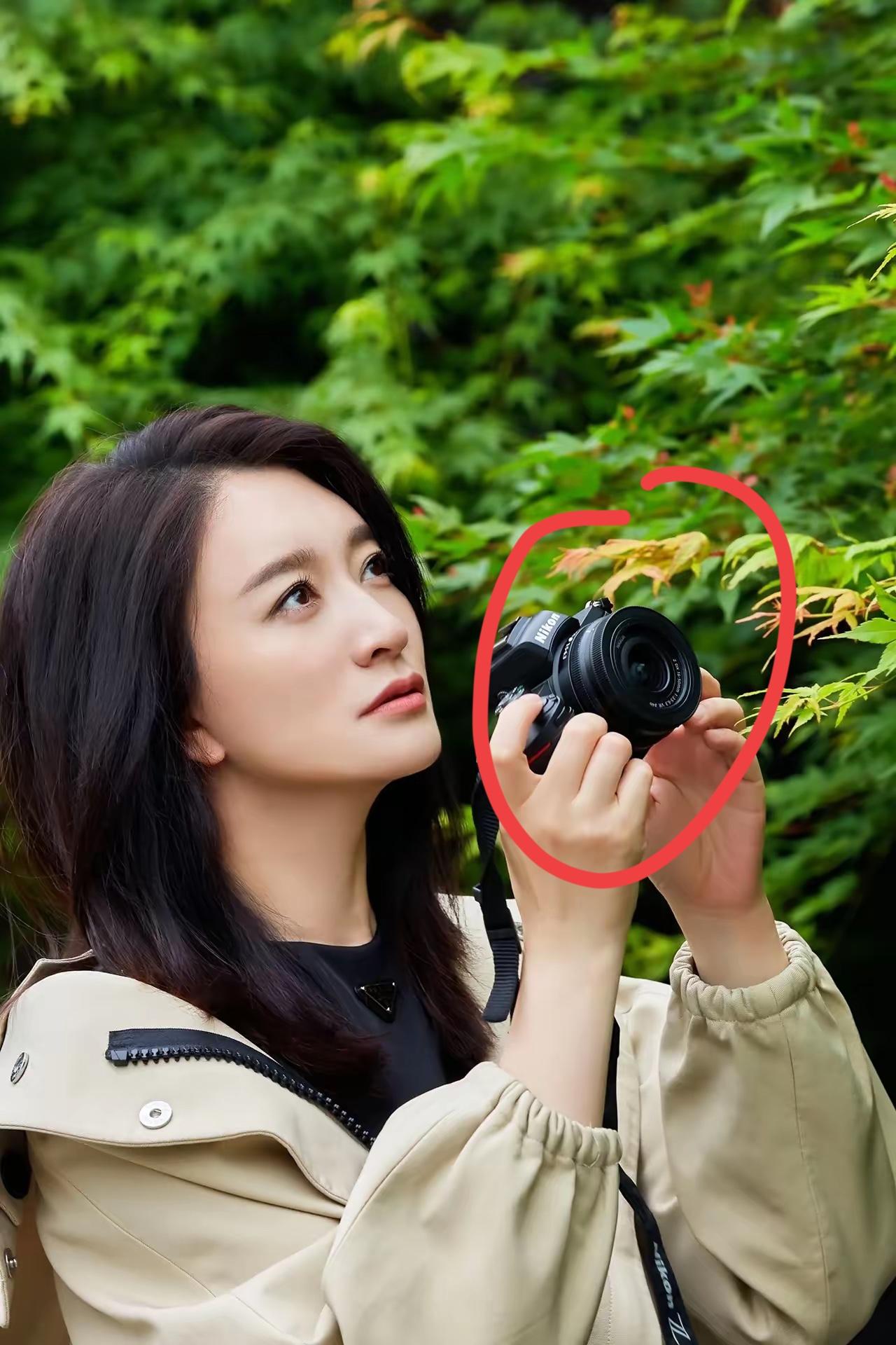 李小冉用的摄像机是什么牌子的？不知道像素怎么样