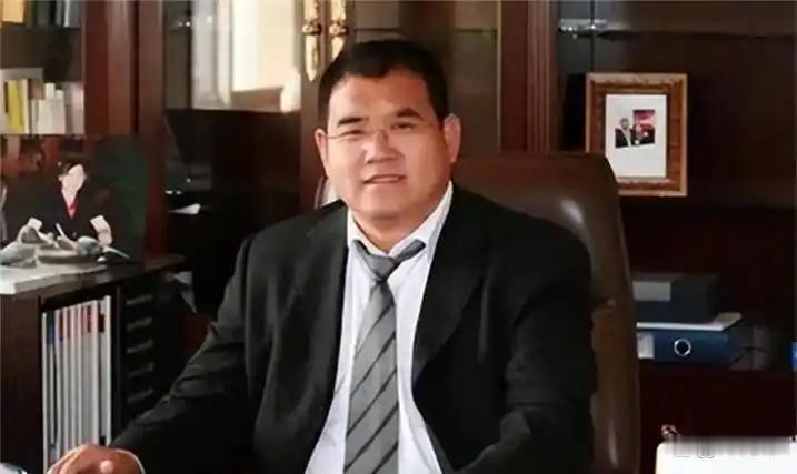 有的善人为了捐款，面向普通大众抱怨筹款的艰难，筹款越来越难了，就连过两天要去甘肃