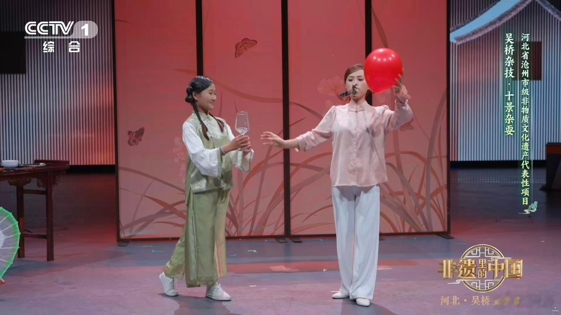 中国杂技看呆了 王娜娜也太厉害了！作为吴桥杂技十景杂耍市级传承人，她的口叼技超绝