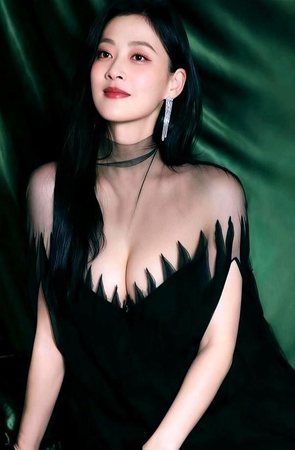 电视剧里出现妊娠纹，竟然被骂了？

《打开生活的正确方式》里，梅婷演的全职太太付