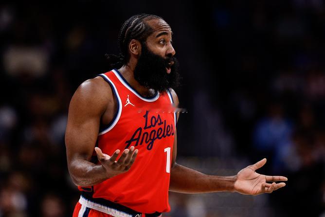 快船vs掘金 12月14日NBA常规赛快船今日客战掘金。约基奇三节打卡9出手，哈