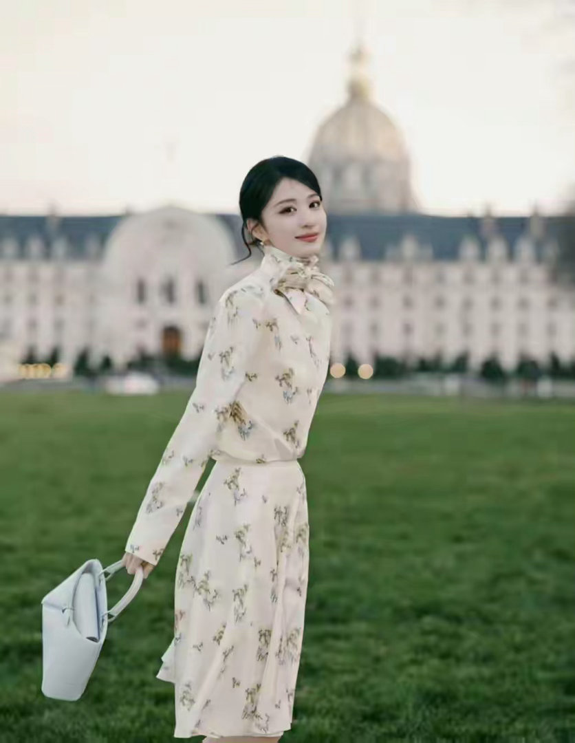 王楚然大一形体课越扒越有高中的时候王楚然是学校舞蹈队的队长，拿过不少比赛奖项。除