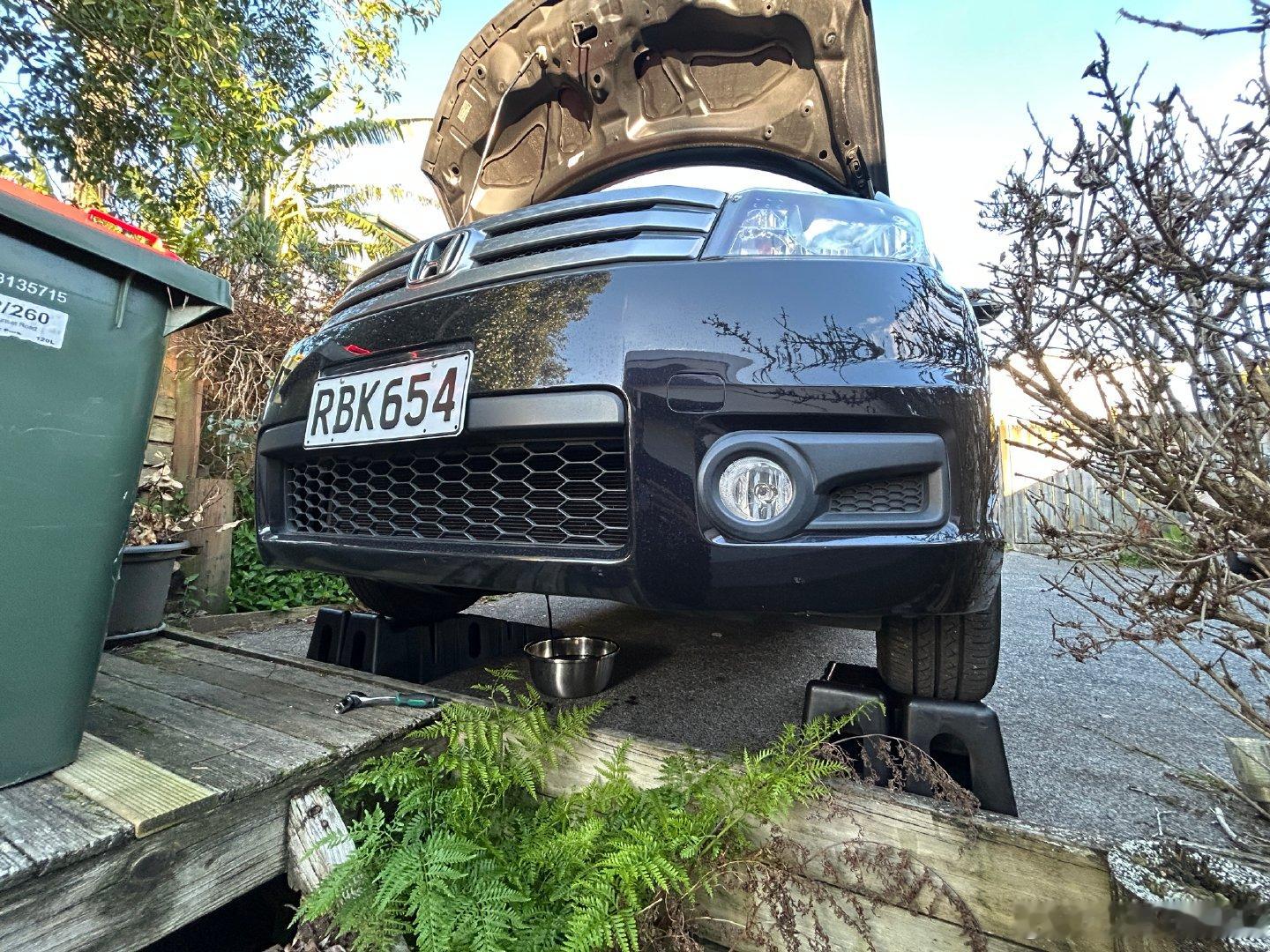 “Just serviced”自己动手换机油，怒省人工费 ?? NZD。 ​​​