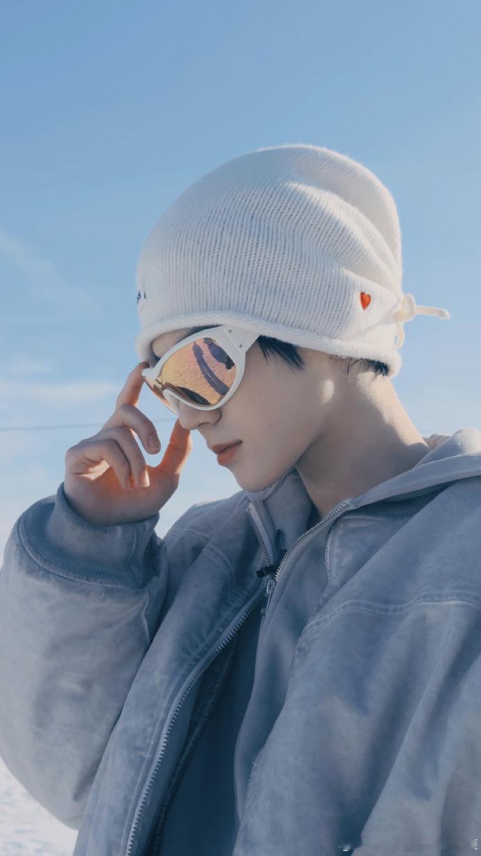 张真源俄罗斯雪景照张真源心跳冰块混搭成雷鸣 张真源分享俄罗斯雪景照，将雪景化作专