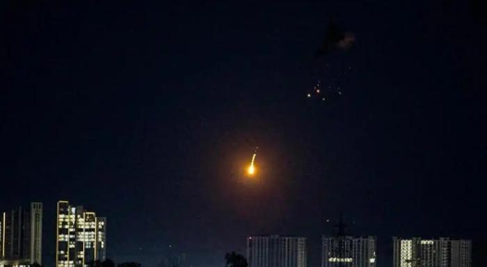 伊朗已经什么都不管了，说打就打，再次大规模导弹与无人机打击

中东局势再度升温，