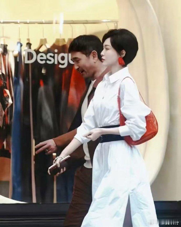 唐嫣戏里戏外梦幻联动  唐嫣的短发造型是她角色魅力的加分项！在《浮光落雪》里，她