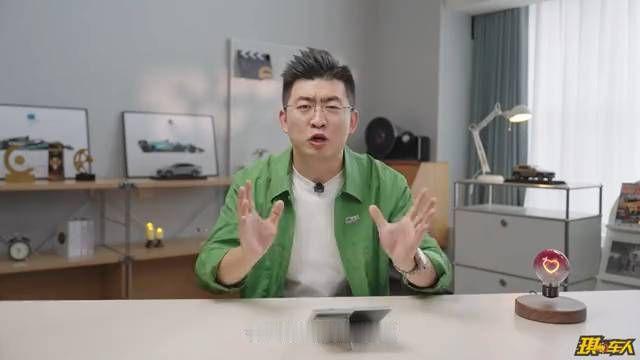 差价不到10万怎么选？新旧问界M9神仙打架，现款车主看完酸了